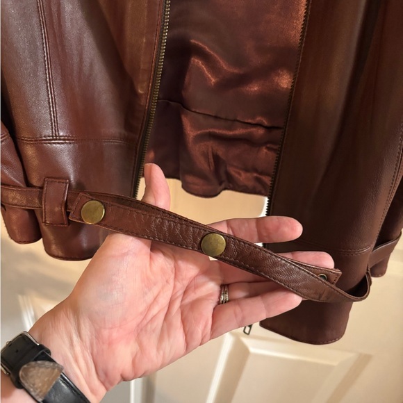 CAbi Women’s Dark Brown 100% Leather Moto Vest with snap belt, size M - Picture 7 of 12